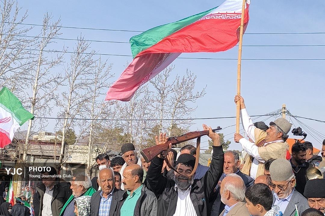 ۲۲ بهمن با رقص محلی و برنو در یاسوج به صحنه آمد