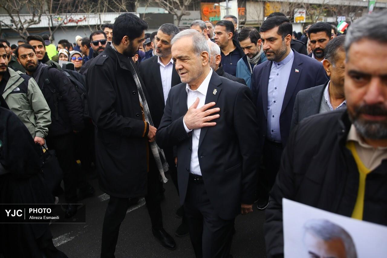 آغاز راهپیمایی سراسری مردم ایران در ۲۲ بهمن + عکس و فیلم