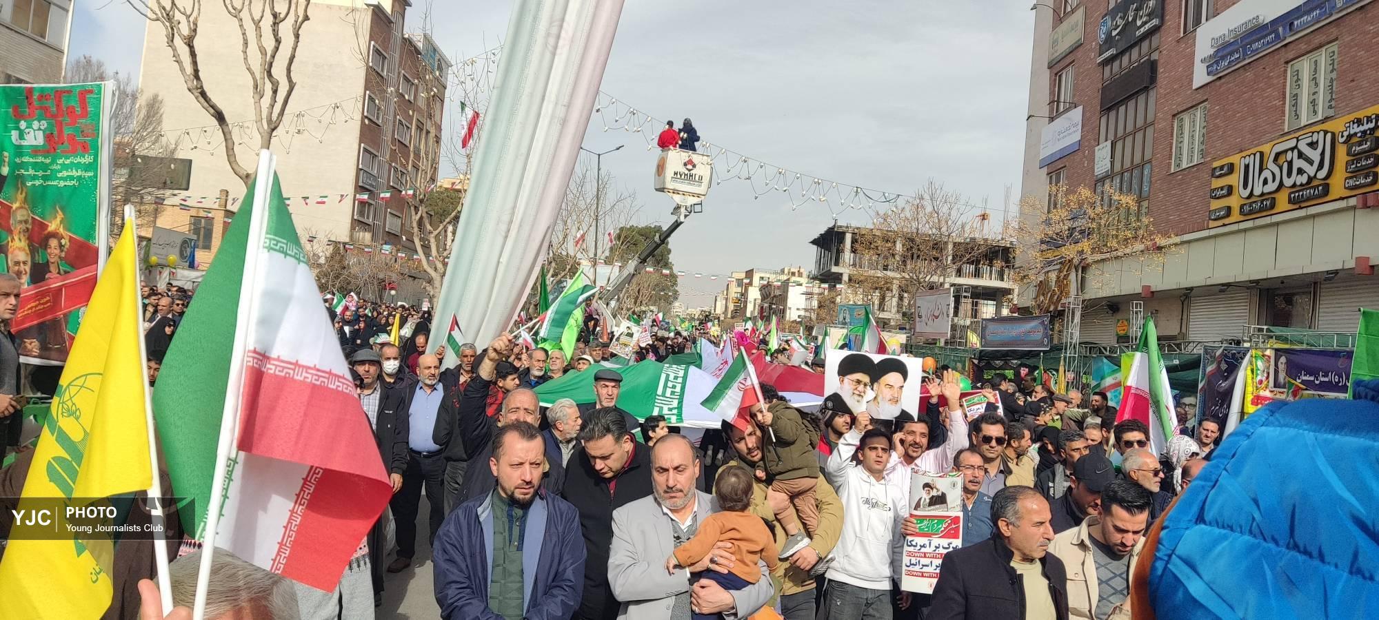 حضور سمنانی ها در طلیعه شکوه راهپیمایی ۲۲ بهمن+ عکس