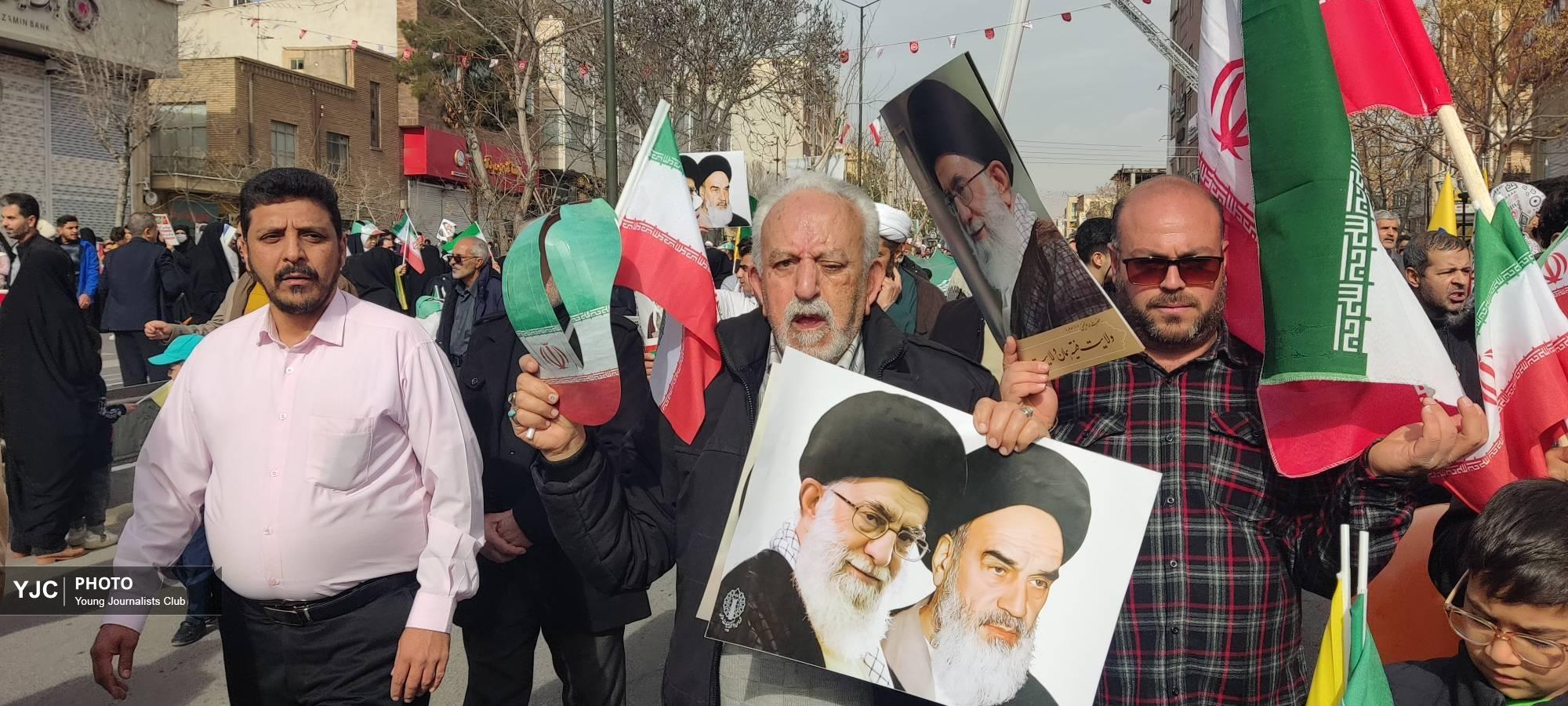 حضور سمنانی ها در طلیعه شکوه راهپیمایی ۲۲ بهمن+ عکس