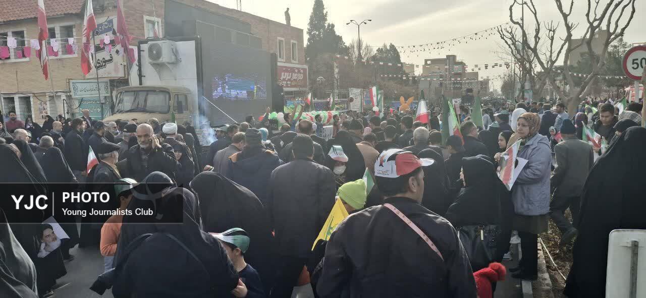 حضور سمنانی ها در طلیعه شکوه راهپیمایی ۲۲ بهمن+ عکس
