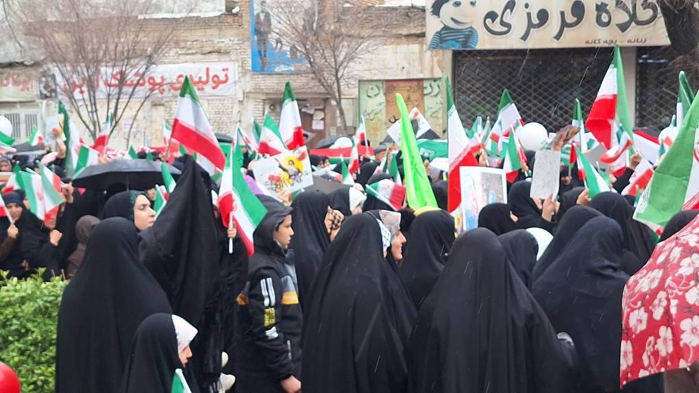 راهپیمایی یوم الله ۲۲ بهمن در چهارمحال و بختیاری + فیلم