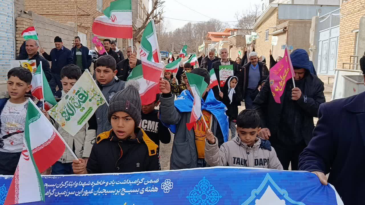 جشن بهار انقلاب در روستای گردشگری توآباد + عکس و فیلم