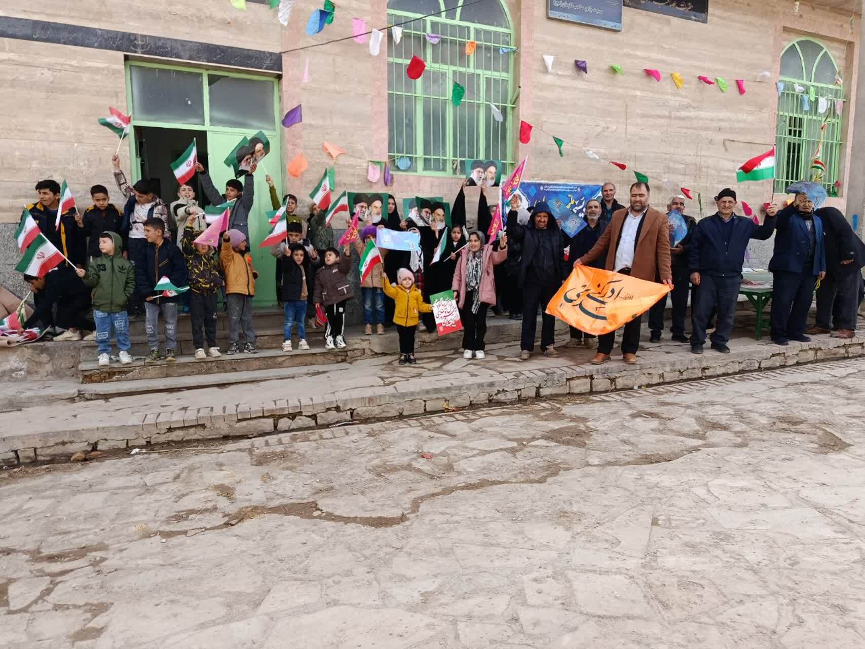 جشن بهار انقلاب در روستای گردشگری توآباد + عکس و فیلم