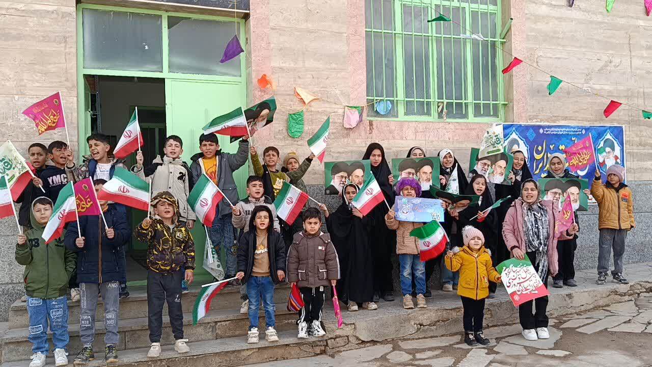 جشن بهار انقلاب در روستای گردشگری توآباد