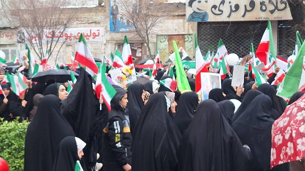 پیر و جوان پای انقلاب؛ حضور مردم سراسر کشور در ۲۲ بهمن