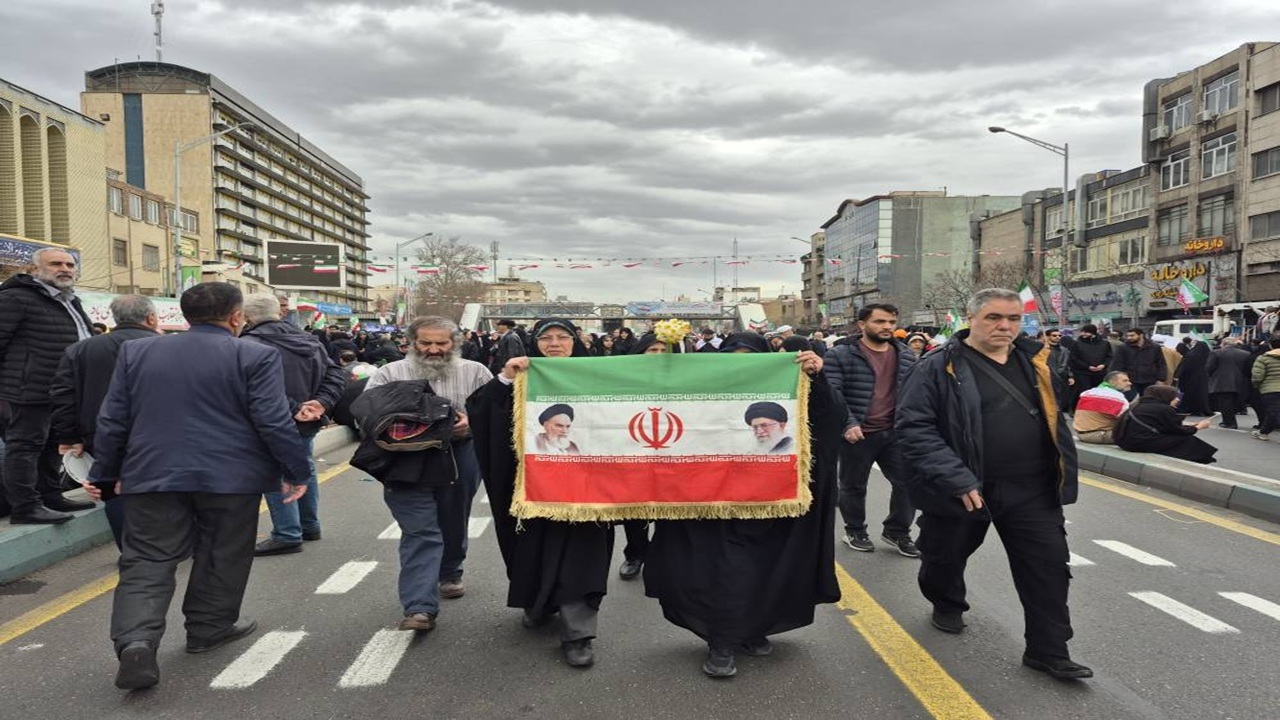 دست‌نوشته‌های مردم در راهپیمایی ۲۲ بهمن ۱۴۰۴ + عکس