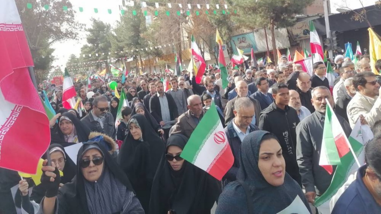 حضور پرشور کرمانی‌ها در یوم الله ۲۲ بهمن + فیلم و عکس
