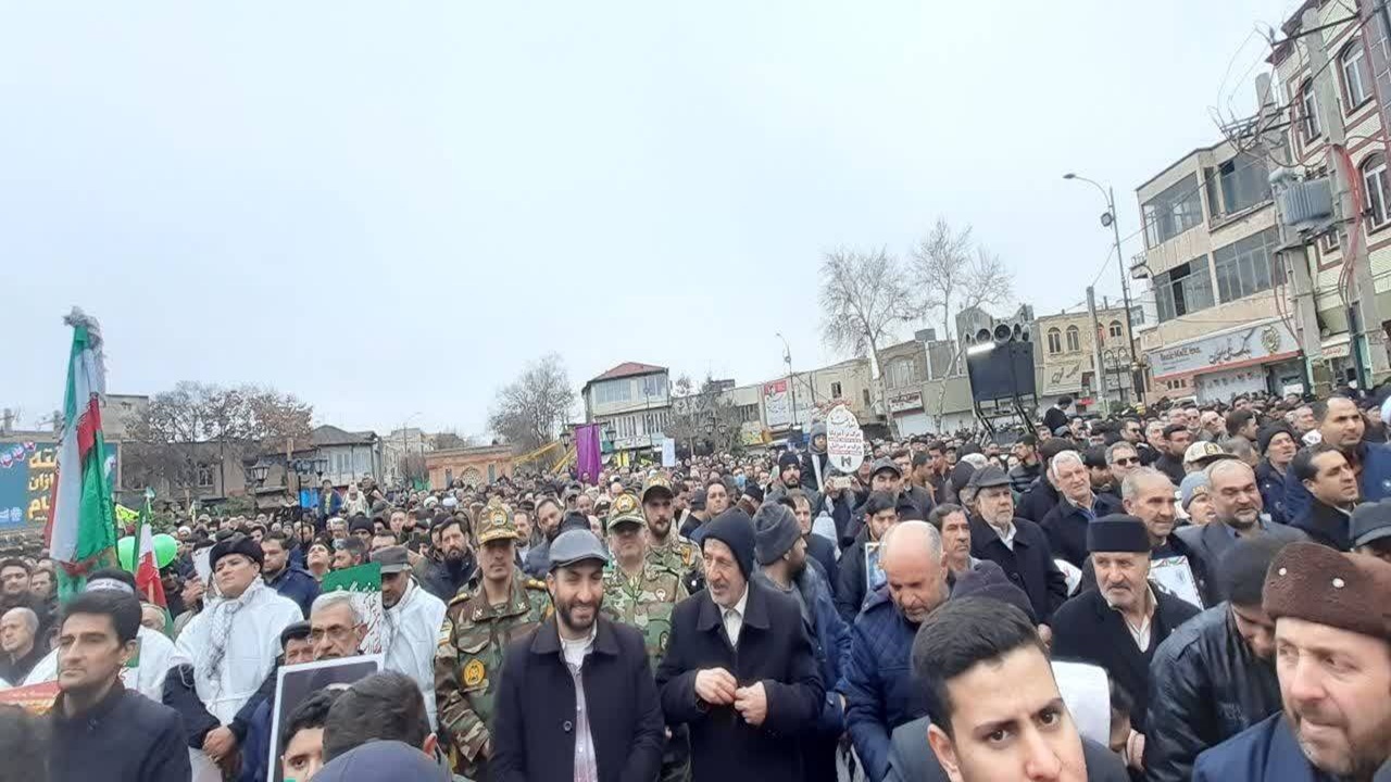حضور باشکوه مردم درالمومنین خوی در راهپیمایی ۲۲بهمن