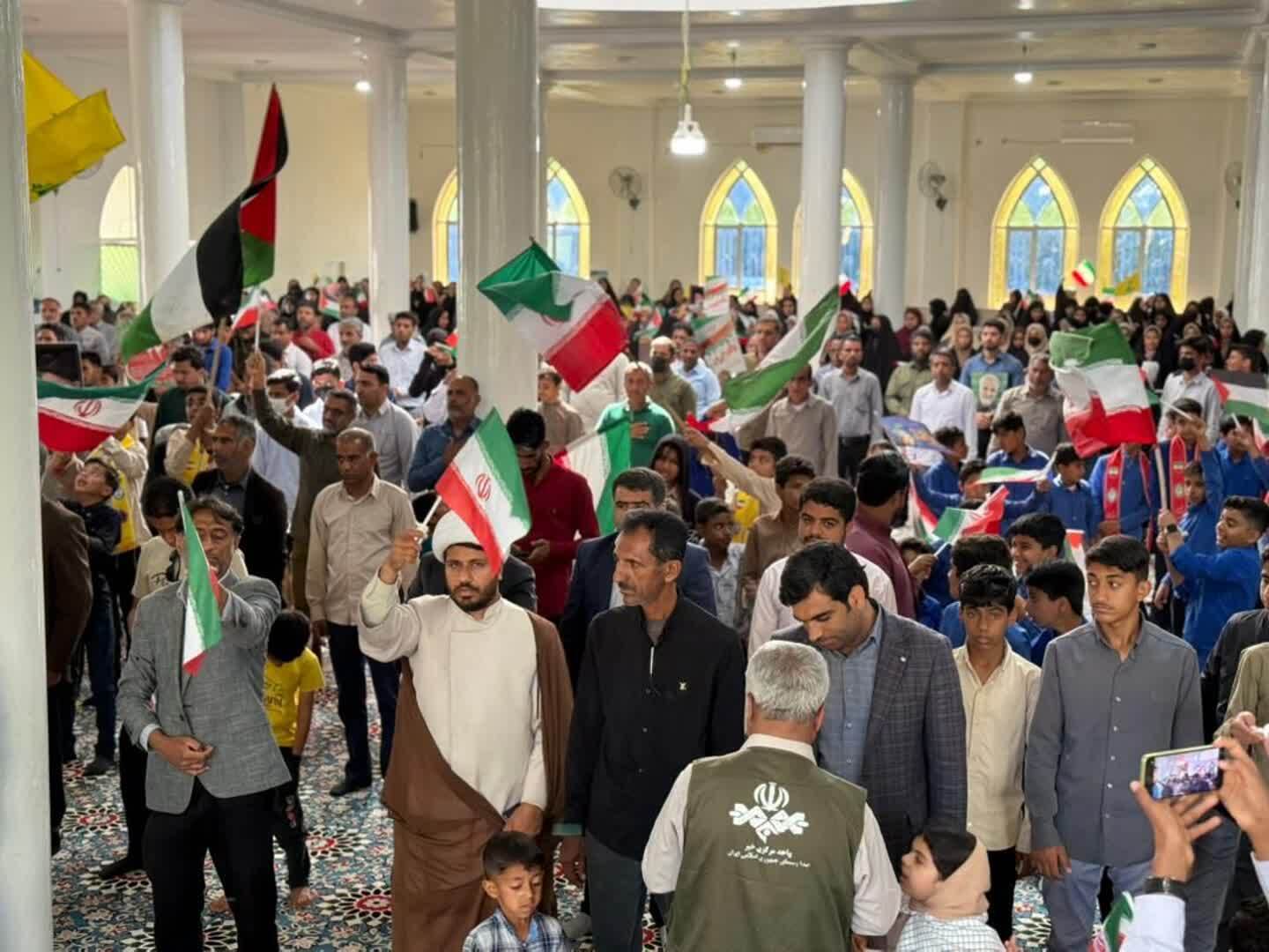 حضور پر شور مردم شهر سندرک در راهپیمایی ۲۲ بهمن