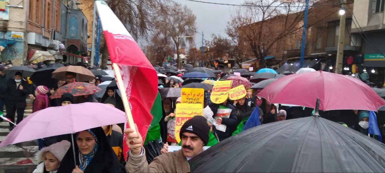 پای حرف حساب مردم ارومیه در راهپیمایی ۲۲ بهمن