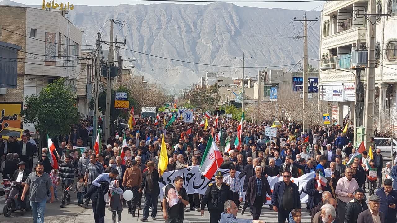 شور و حال انقلابی کازرونی‌ها در یوم الله ۲۲ بهمن + عکس