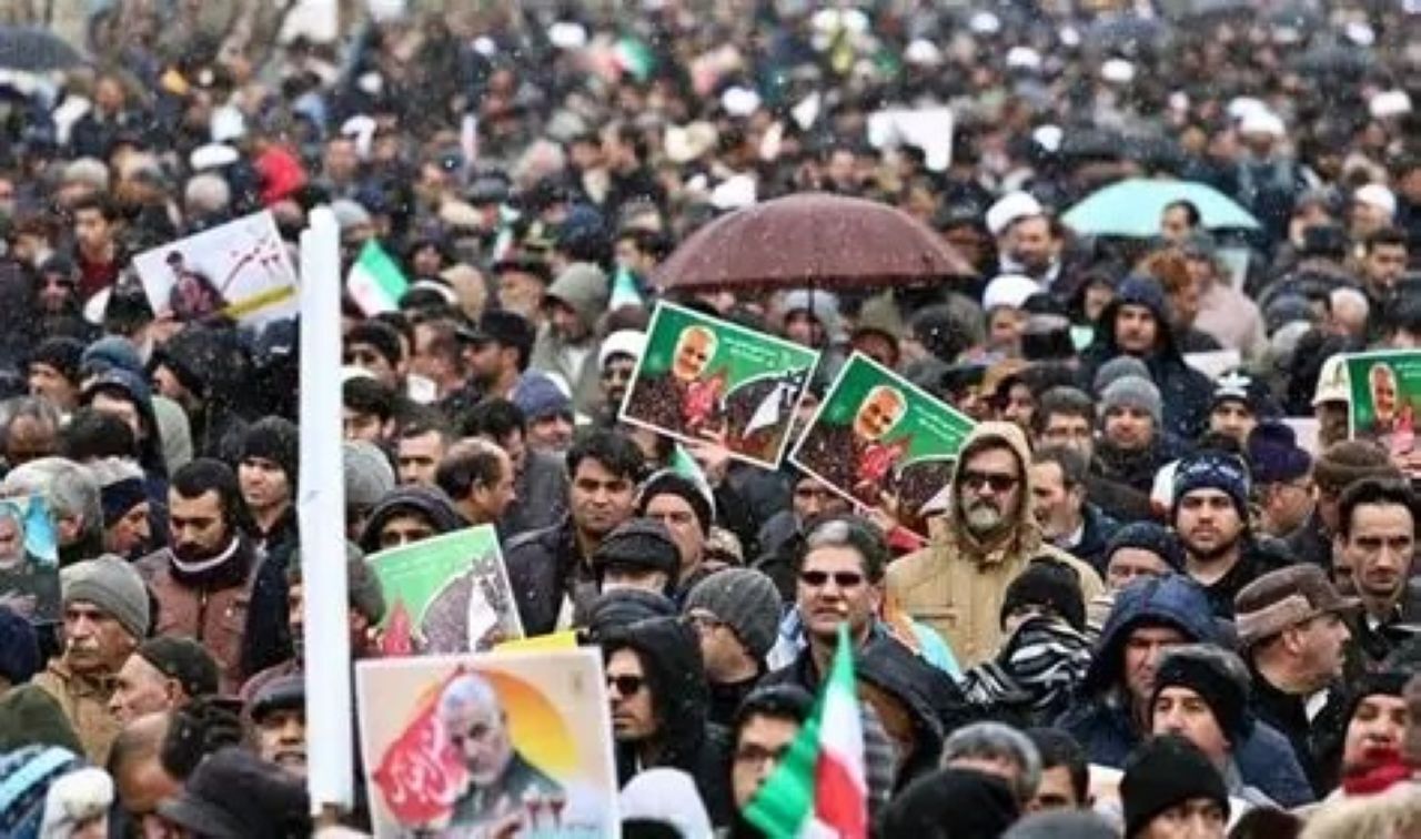 حضور حماسی آران و بیدگلی‌ها در جشن پیروزی انقلاب + فیلم