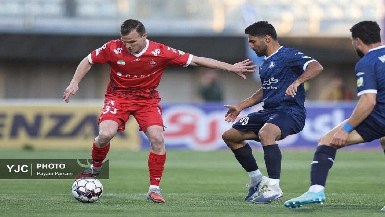 رکورد مدافع مجارستانی پرسپولیس در دریافت کارت
