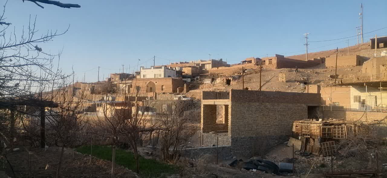 گلایه گردشگران روستای انجیرآوند اردکان از خشکسالی درختان گلایه گردشگران روستای انجیرآوند اردکان از خشکسالی درختان