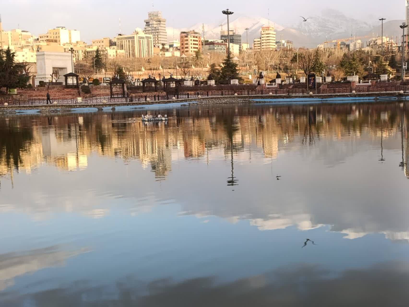بوستان آب و آتش میزبان گردشگران شد