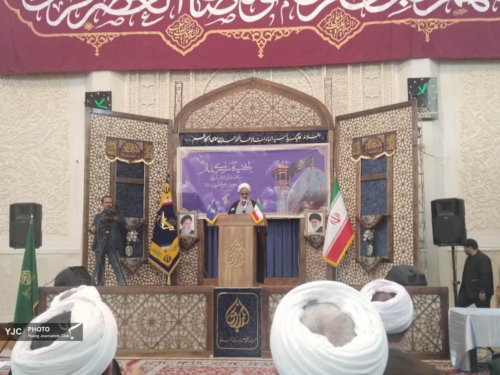 نماز، محور اقتدار و ایستادگی در برابر دشمنان