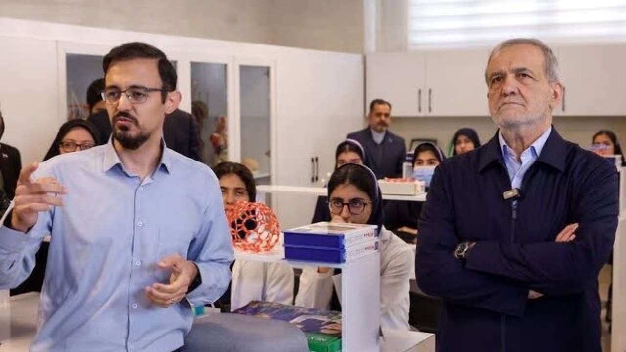 بازدید رئیس‌جمهور از مدرسه هوشمند فرزانگان شهریار