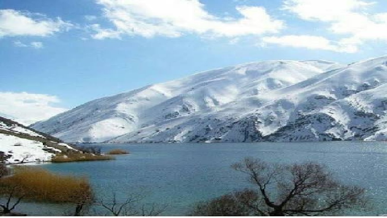 امضای سپید زمستان بر زیبایی دریاچه گهر + فیلم