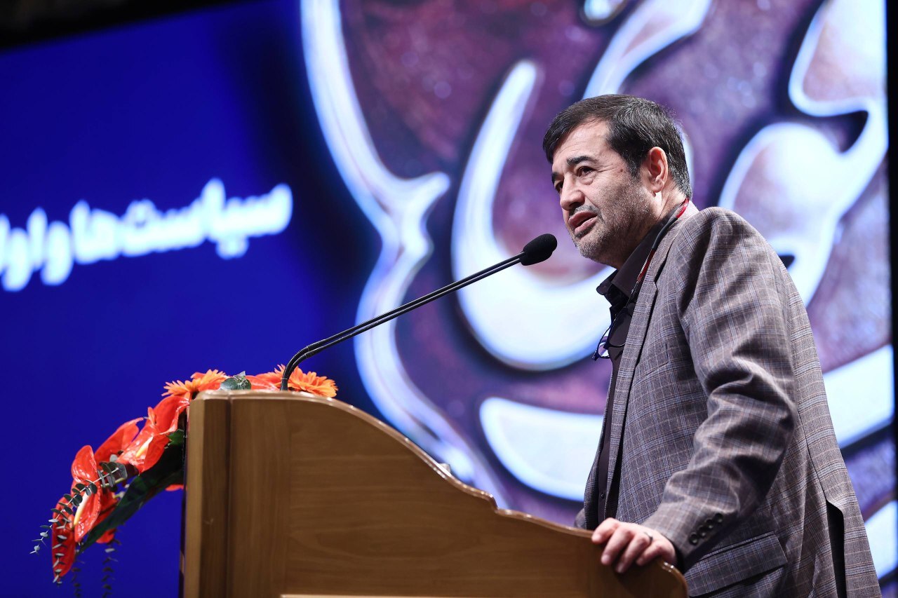 دنیامالی: خیال رئیس جمهور از ورزش جمع است/فدراسیون‌ها را به اهلش بسپاریم