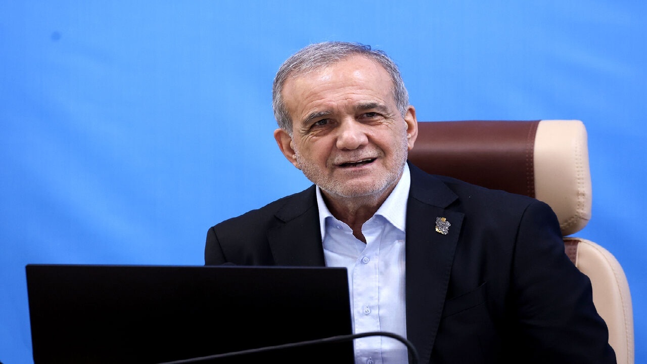 رئیس جمهور سه طرح شاخص اقتصادی و زیربنایی را در لرستان افتتاح کرد