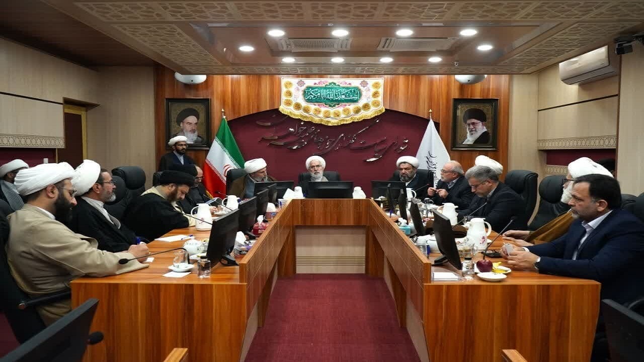 رئیس‌جمهور مستکبر آمریکا  مدعی شده که از اعدام ۸۰۰ نفر در ایران جلوگیری کرده است