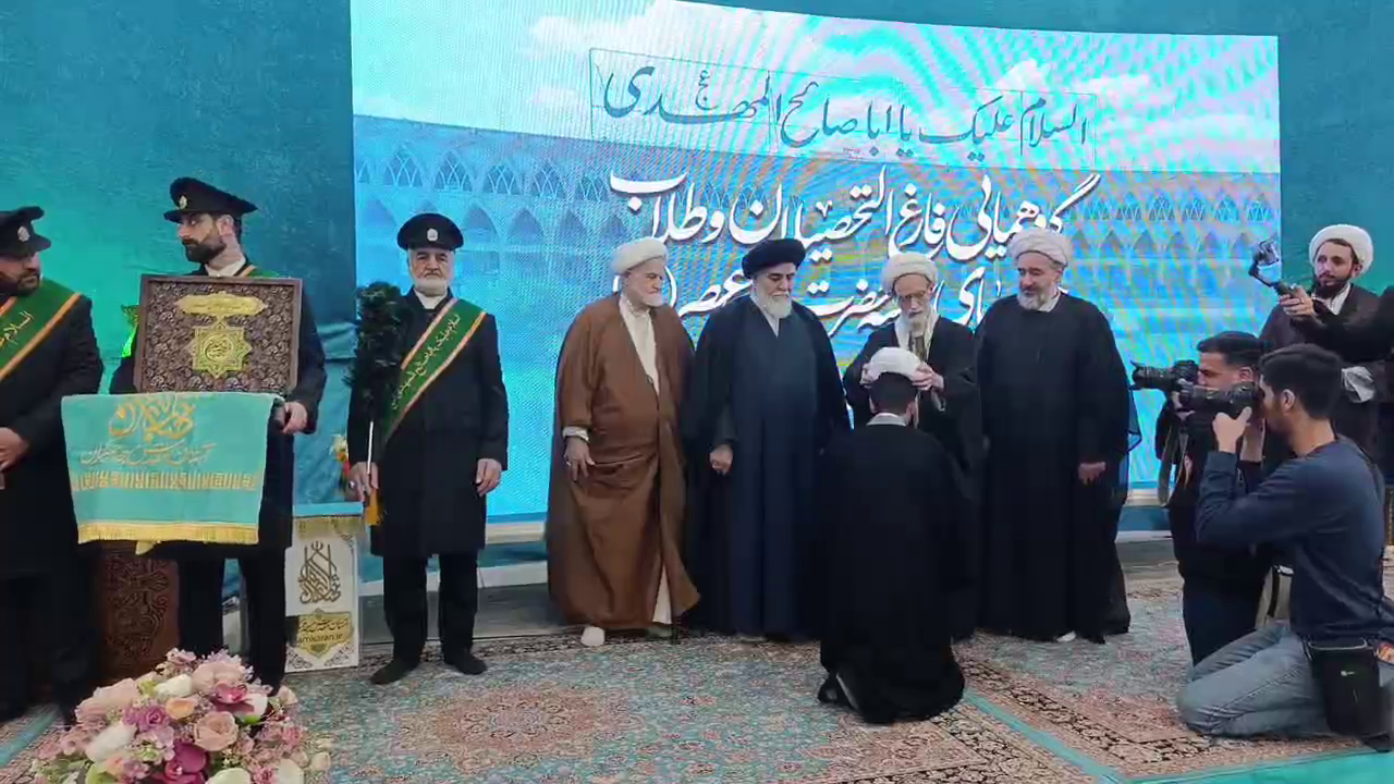 عمامه گذاری طلاب جوان در شب میلاد حضرت ابوالفضل(ع)