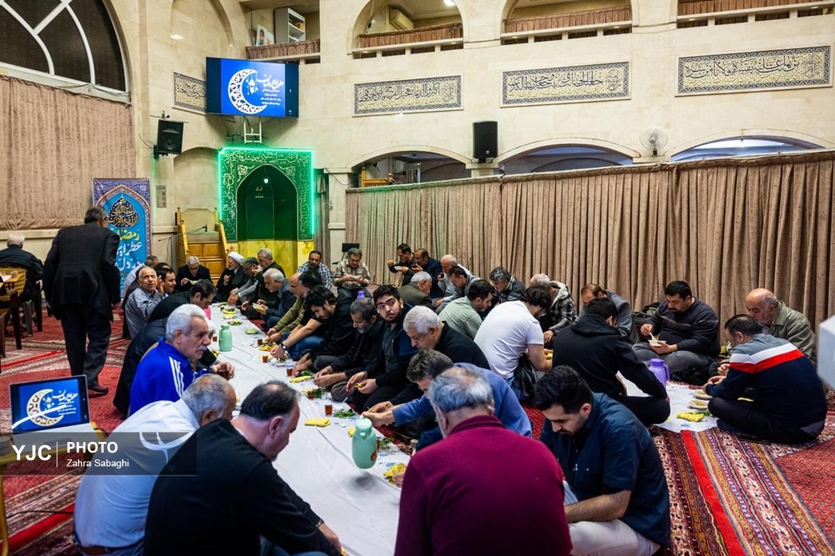 روایتی از مراسم «کوچه افطاری» در ماه مبارک رمضان تهران