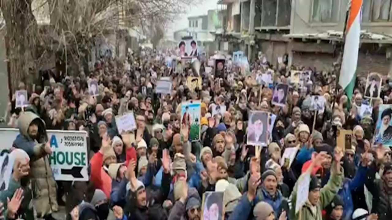 راهپیمایی گسترده شیعیان هند در حمایت از ایران + فیلم