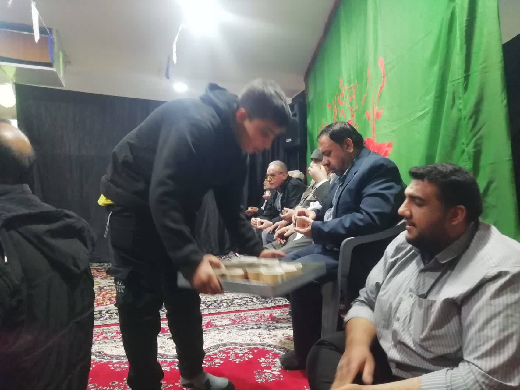 گوشههایی از شادمانی شیرازیها در جشن اعیاد شعبانیه + عکس و فیلم گوشههایی از شادمانی شیرازیها در جشن اعیاد شعبانیه + عکس و فیلم