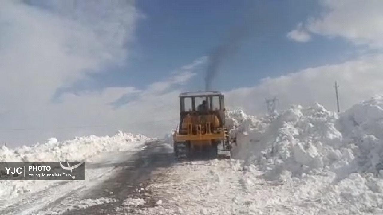 افزایش قابل توجه حجم برف در جاده‌های روستایی الیگودرز + فیلم