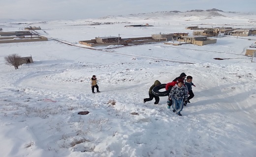 راه اندازی پیست سرسره بازی در روستای خورهشت+ تصاویر و فیلم