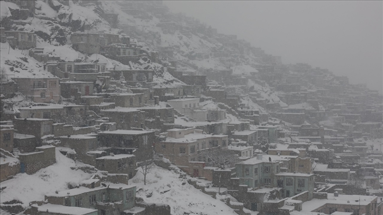 باران شدید و بارش برف در افغانستان ۶۱ کشته بر جا گذاشت