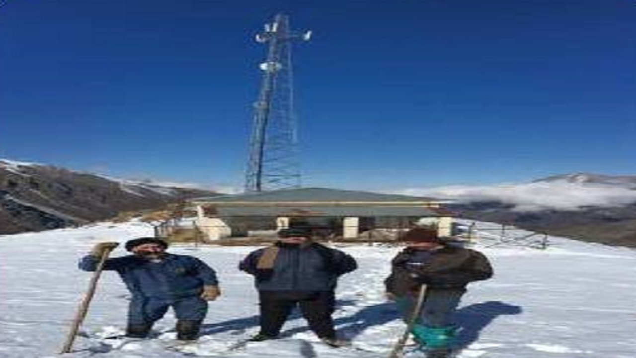 رفع مشکلات ارتباطی ۱۵۰ منطقه جاده‌ای و روستایی مازندران در پی بارش سنگین برف