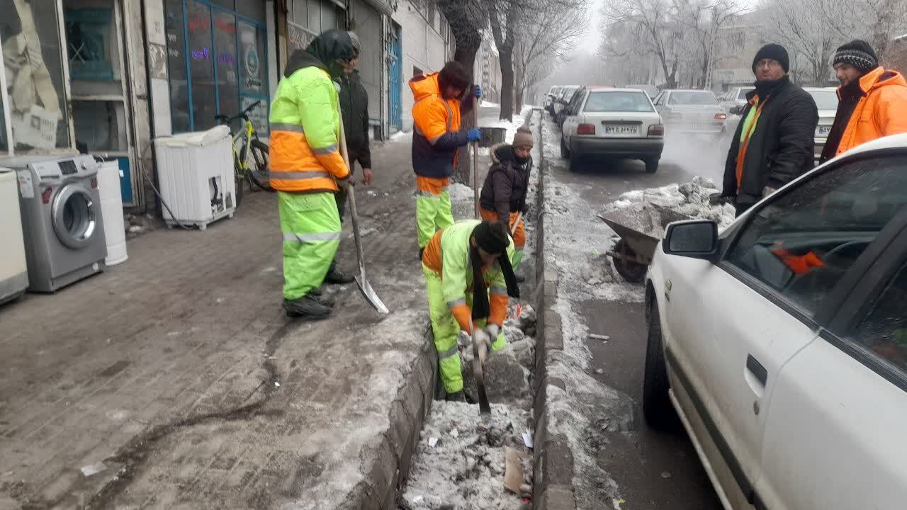 ابراز خرسندی مرندی&zwnj;ها از پاکسازی و برف روبی معابر لغزنده + عکس