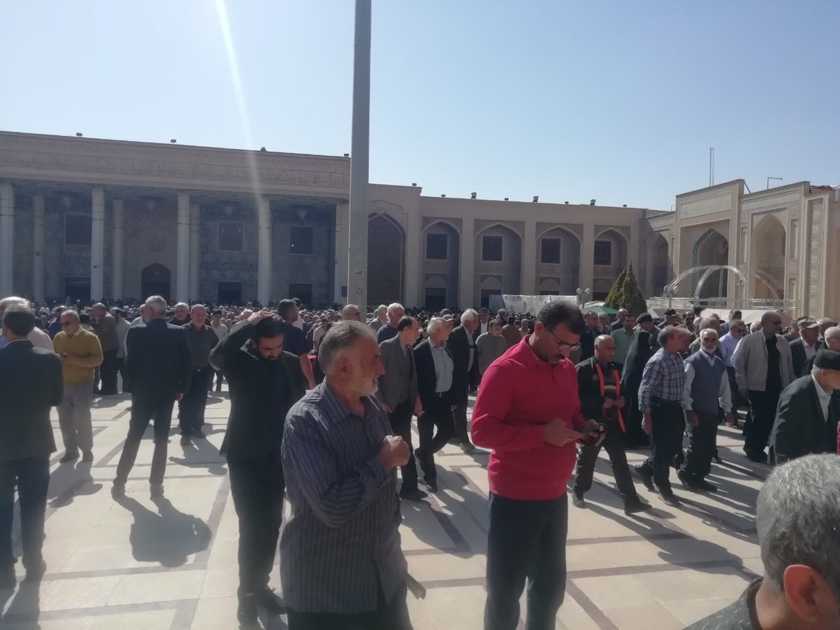 برگزاری اولین نماز جمعه ماه مبارک رمضان در حرم مطهر احمدبن موسی (ع) شیراز