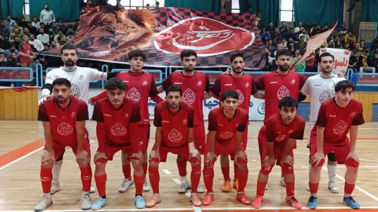 دلسوختگان قم با پیروزی پرگل برابر نفت امیدیه به لیگ برتر نزدیک‌تر شدند