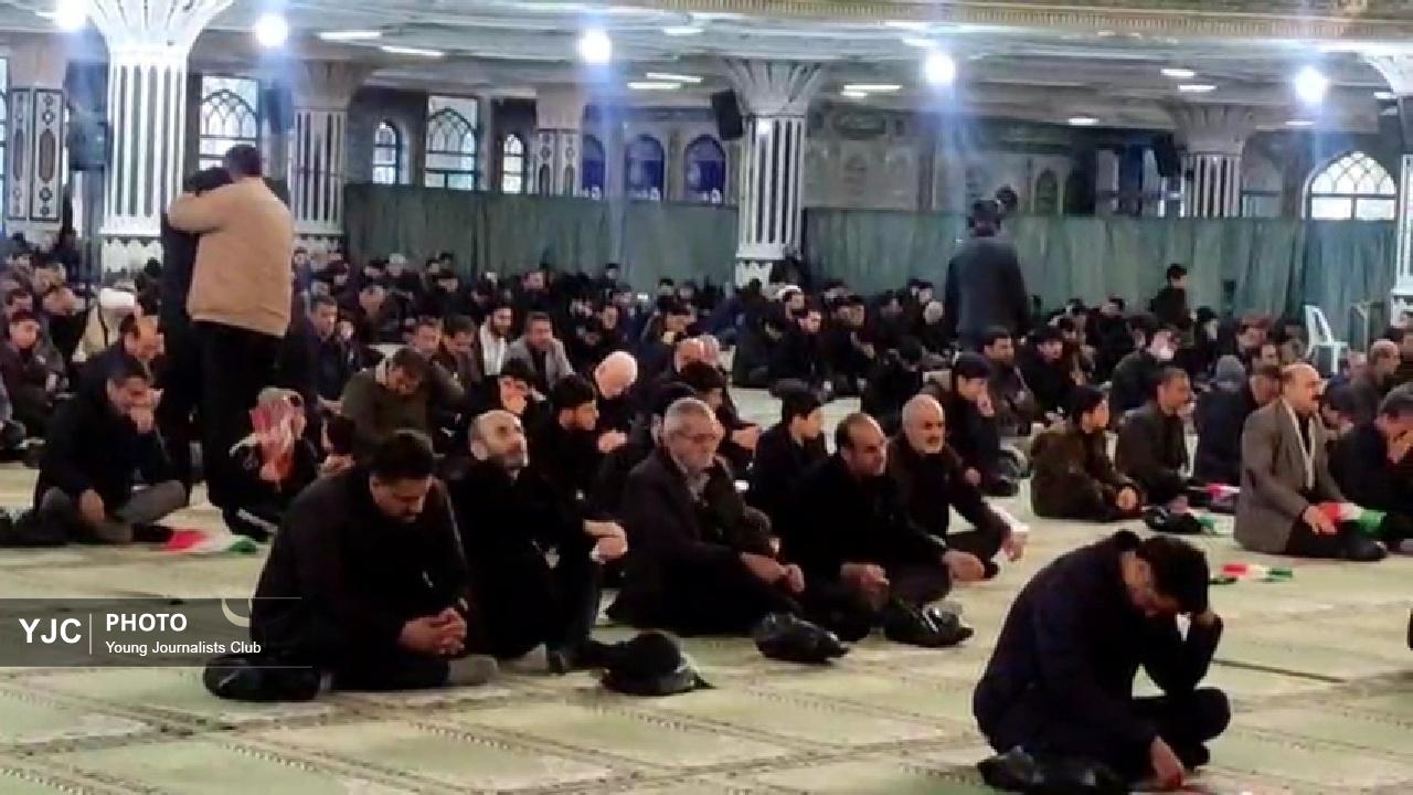 تجمع خود جوش مردم شهرکرد در پی شهادت رهبر معظم انقلاب اسلامی+فیلم