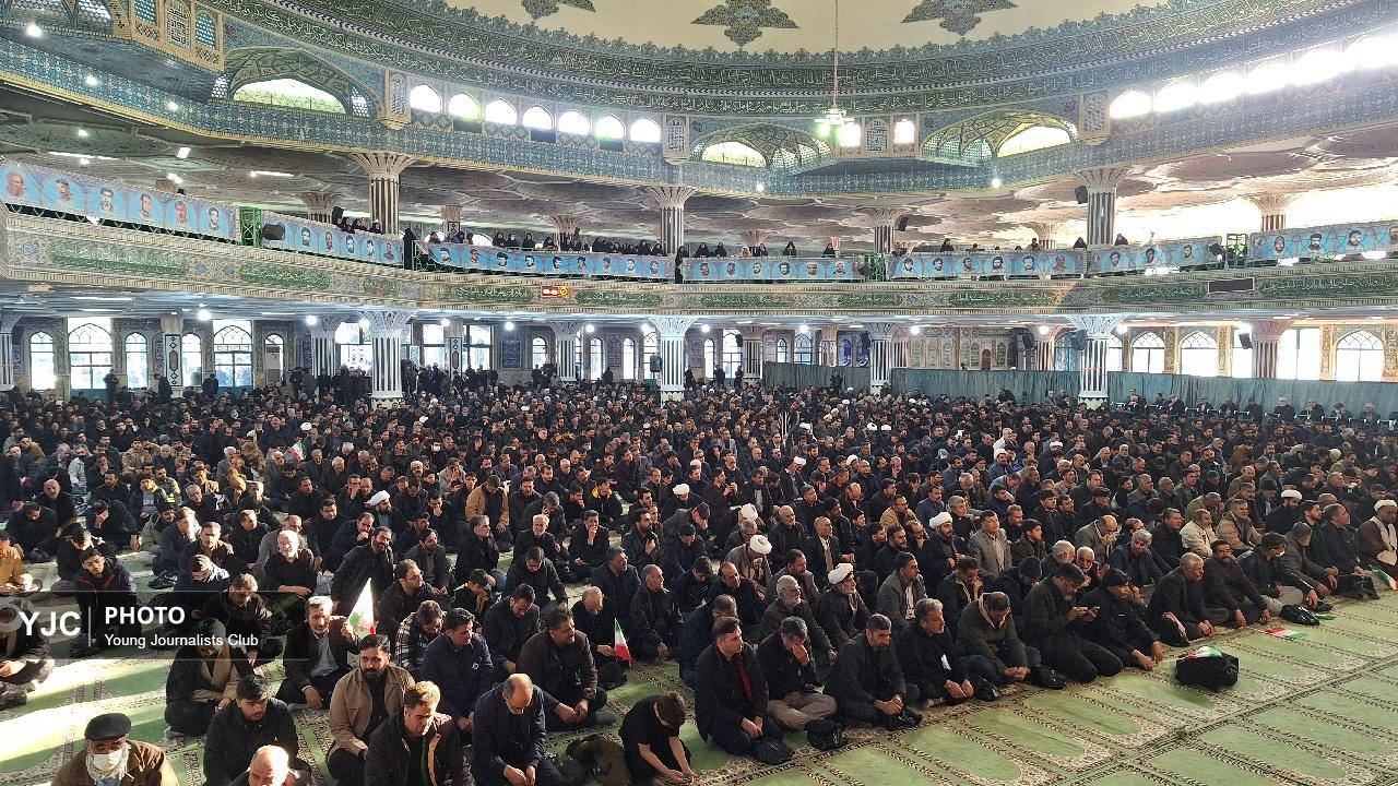 مصلای امام خمینی شهرکرد مملو از عاشقان پدر امت + فیلم