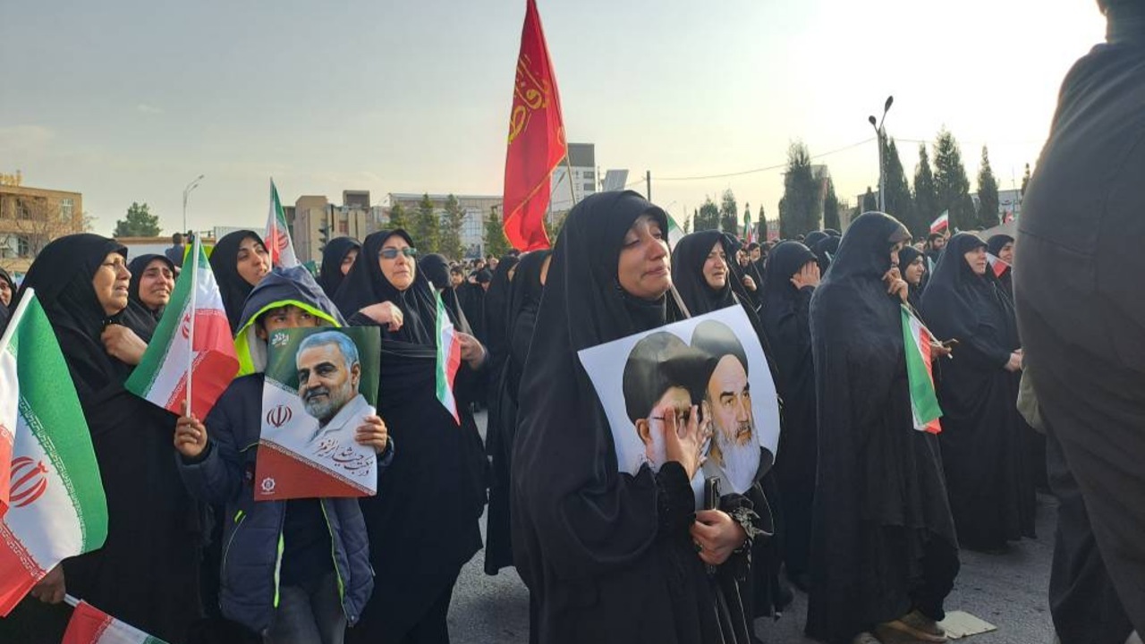 شمشیر سرخ قیام کرمانیان در غیبتِ خورشید و خاموشیِ آسمان + فیلم و عکس