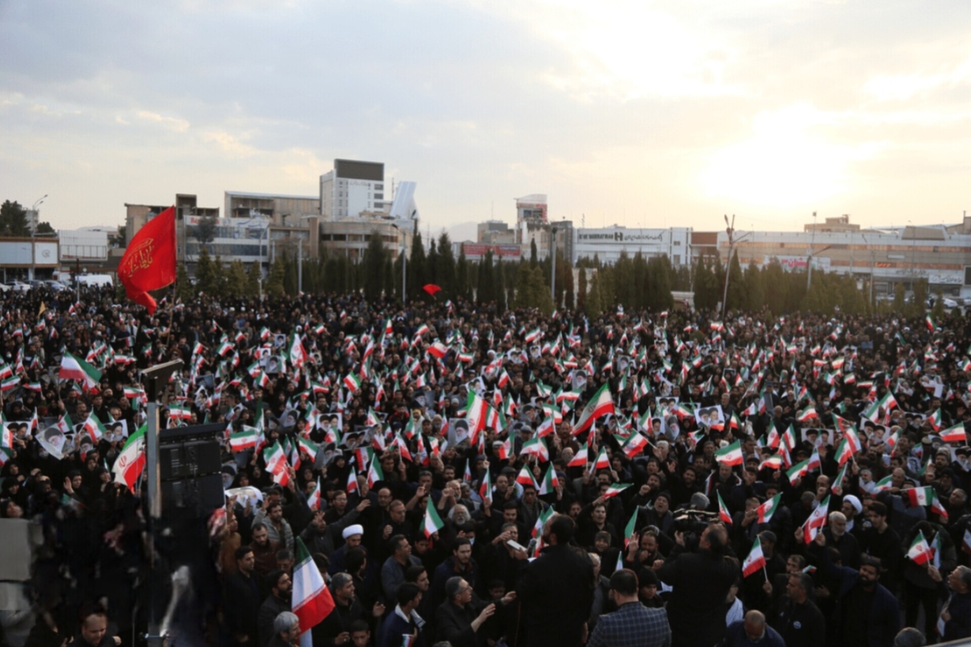 شمشیر سرخ قیام کرمانیان در غیبتِ خورشید و خاموشیِ آسمان + تصاویر