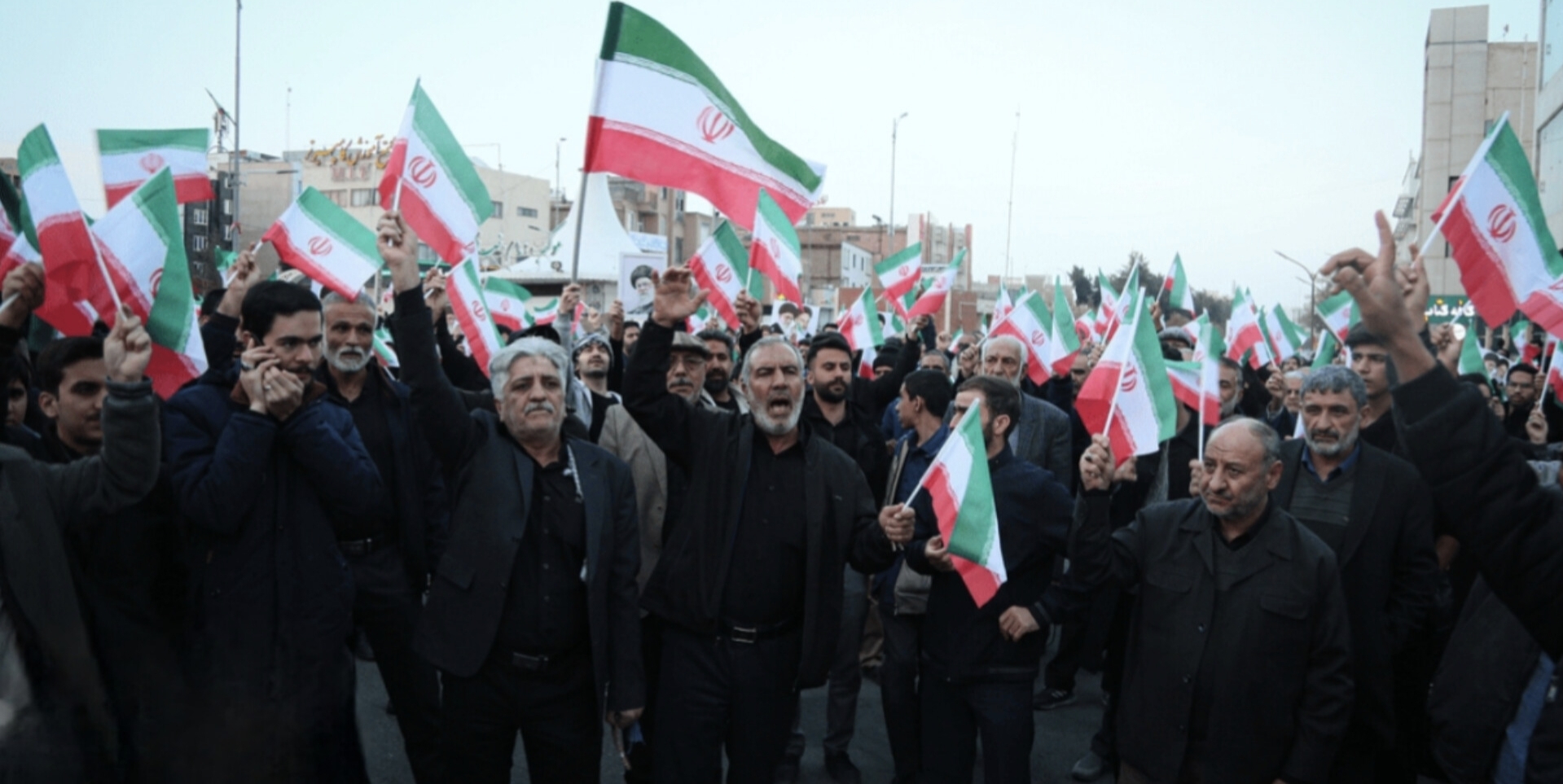 شمشیر سرخ قیام کرمانیان در غیبتِ خورشید و خاموشیِ آسمان + تصاویر