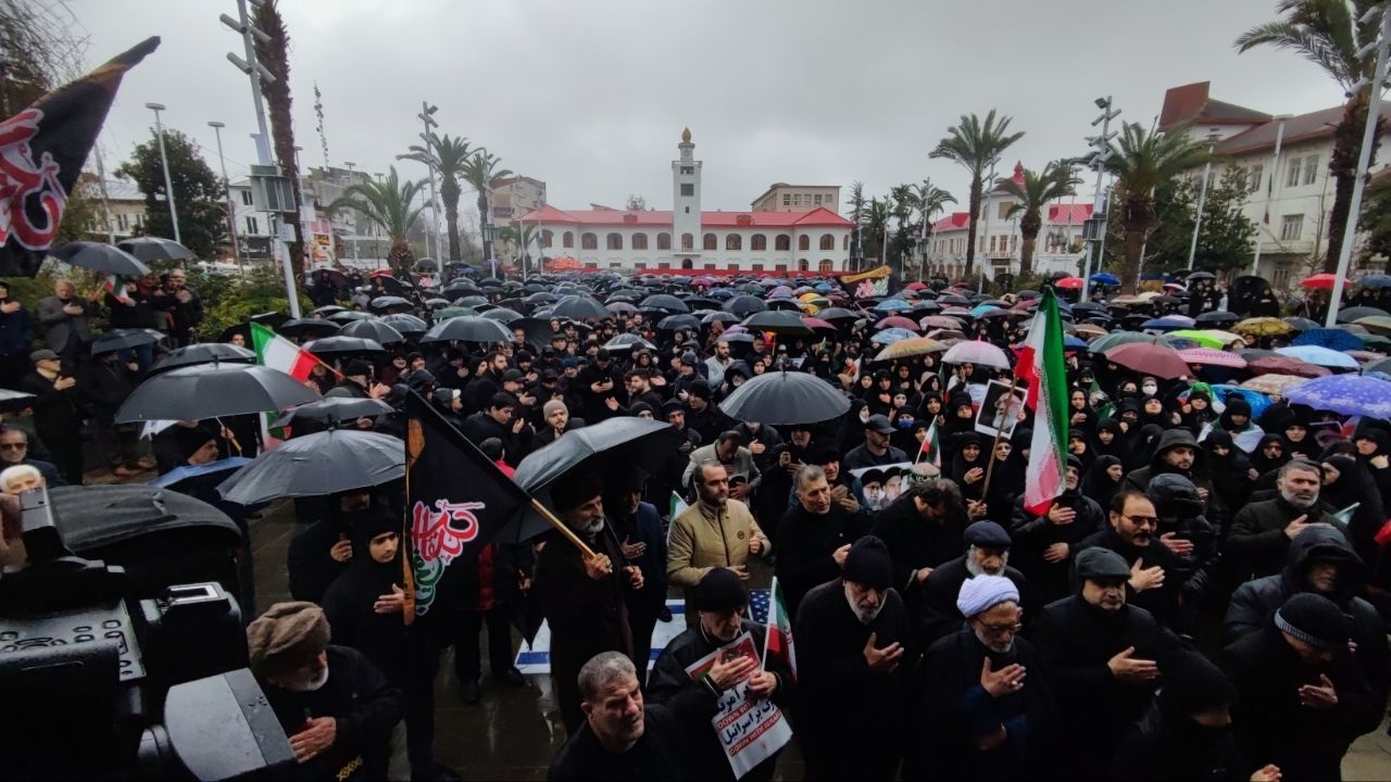 سیل اشک گیلانیان در سوگ شهادت رهبر معظم انقلاب + فیلم