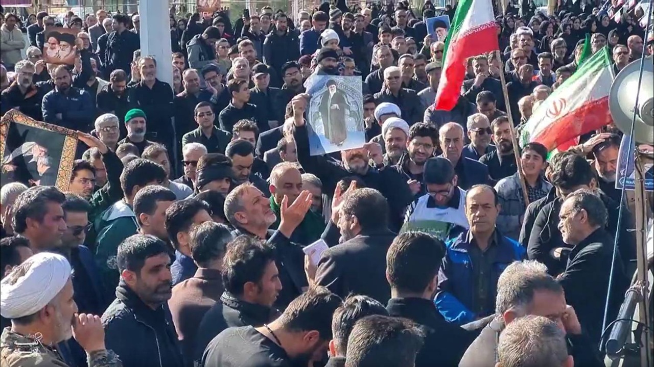 گزارش تصویری از عزاداری آران و بیدگلی‌ها برای شهادت رهبر انقلاب