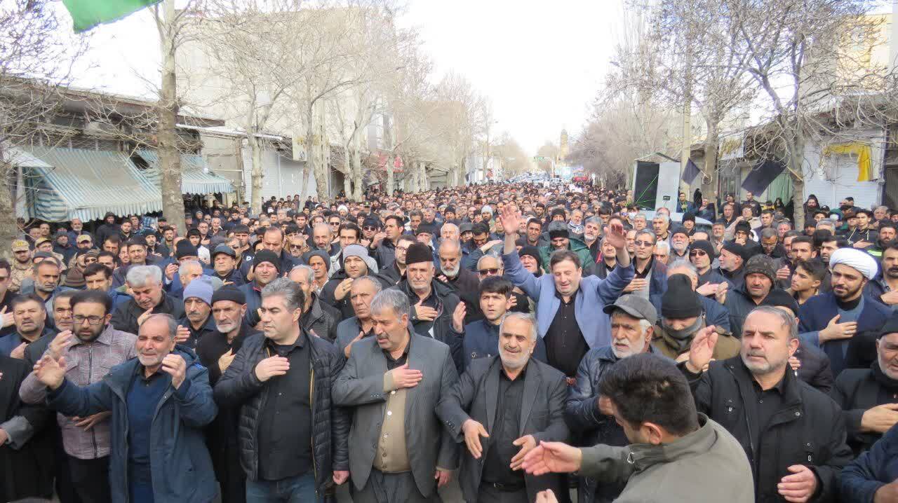 خروش مردم عزادار هریس برای شهادت رهبر انقلاب