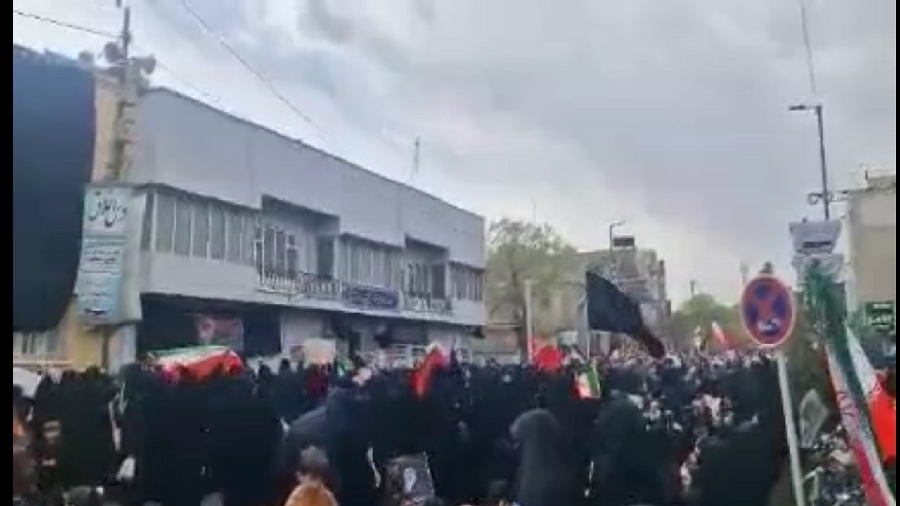 فریاد «انتقام انتقام» مردم داغدار قم مقابل دفتر رهبر شهید انقلاب+فیلم