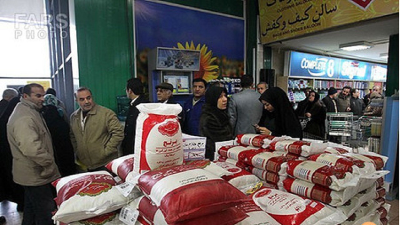 فروشگاه‌های مواد غذایی قم تعطیل نیستند/شهروندان از خرید هیجانی خودداری کنند