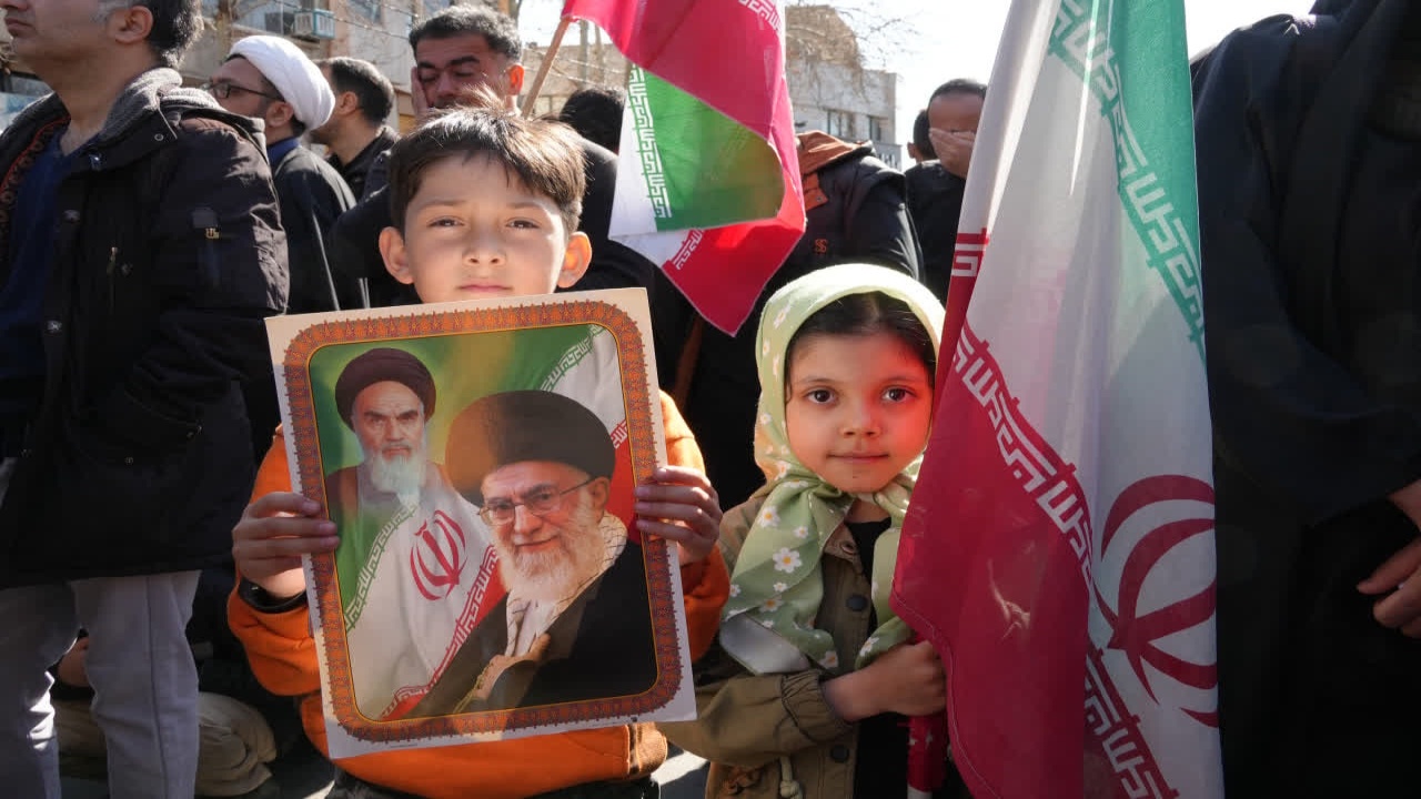 قابی از تجمع شاهرودی‌ها در سوگ شهادت رهبر انقلاب اسلامی + عکس
