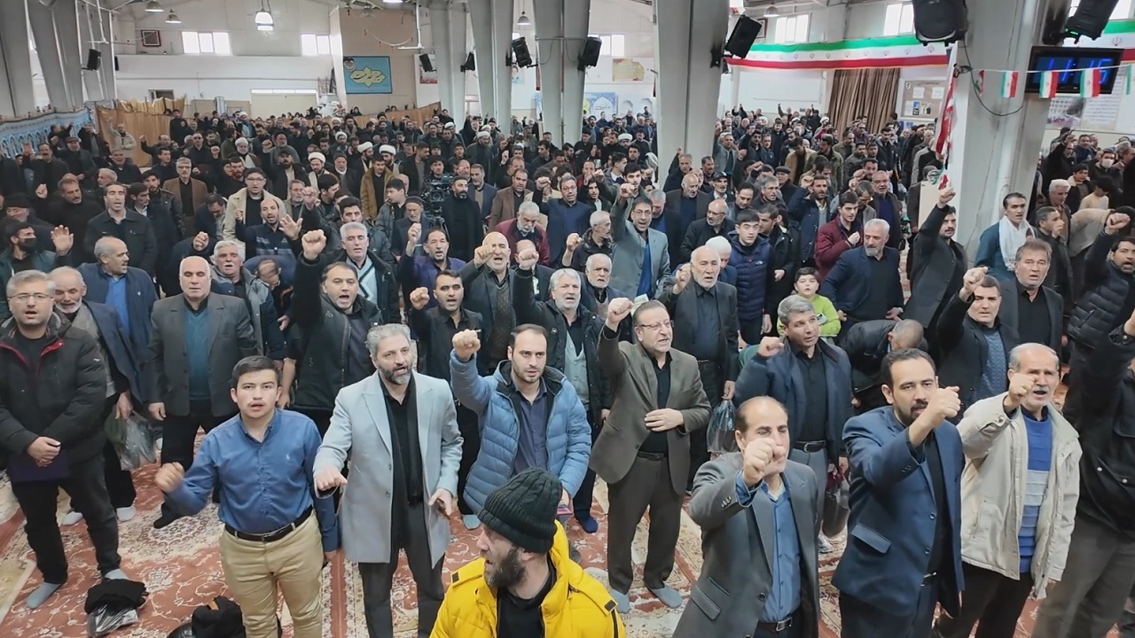 تجمع مردم مرند در پی شهادت رهبر انقلاب اسلامی