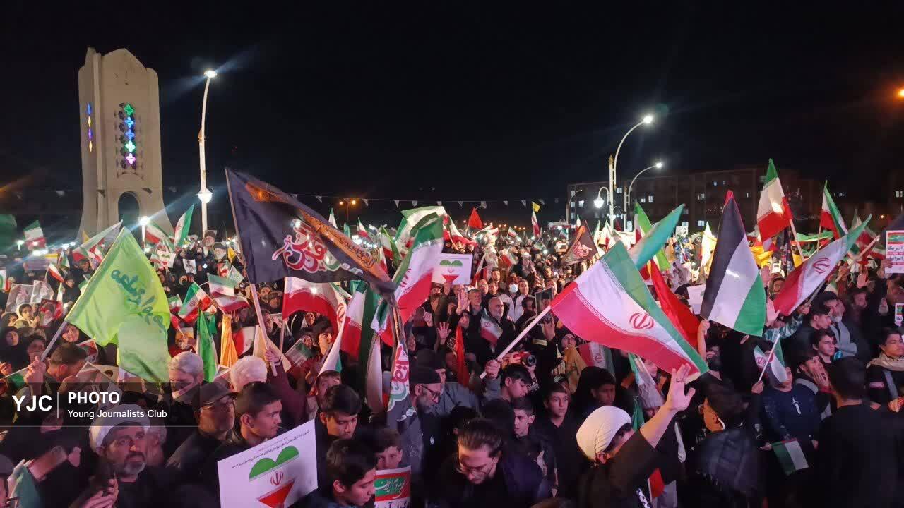 عزاداری مردم سمنان در سوگ شهادت رهبر انقلاب اسلامی عزاداری مردم سمنان در سوگ شهادت رهبر انقلاب اسلامی